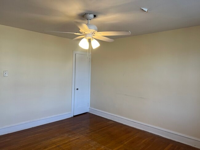 Photo - 6055 Frankford Ave Unidad B