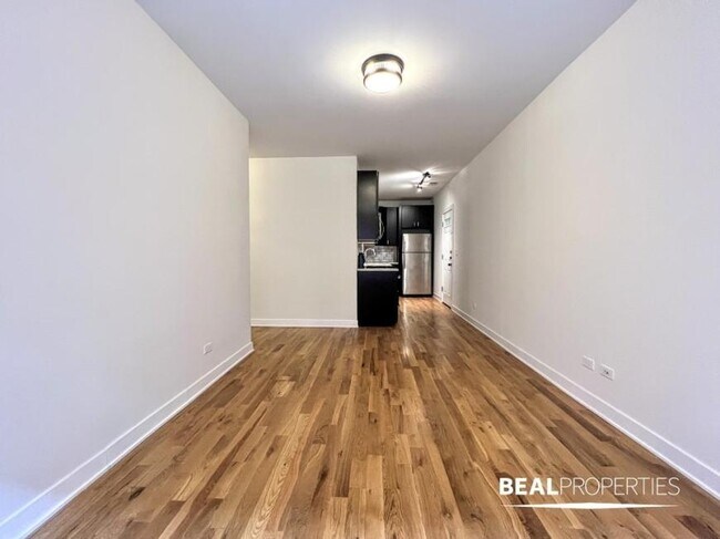 Building Photo - 2 bedroom in CHICAGO IL 60625 Unit 1N