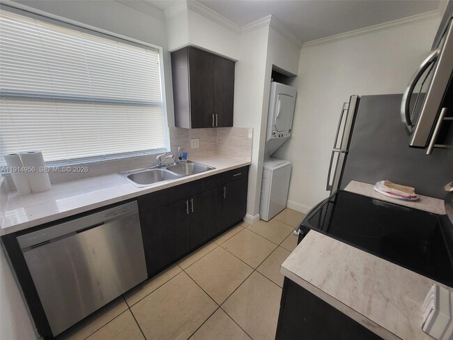 Photo - 960 N Franklin Ave