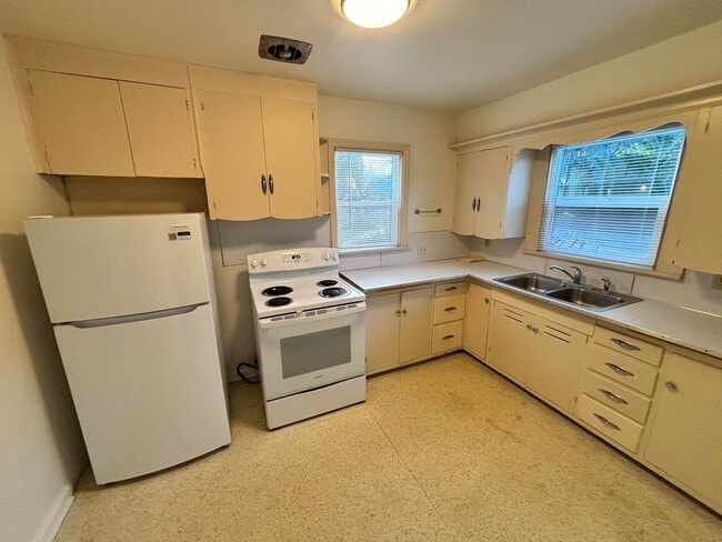 Photo - Cozy Two Bedroom Home in Salem