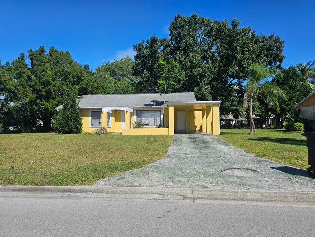 Building Photo - 1917 SE Burgundy Ln