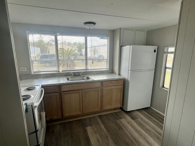 Photo - 133 Lakeside Garden Cir