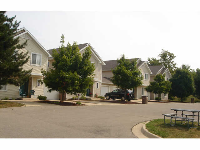 Court Yard - White Pines of DeWitt