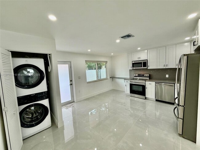 Building Photo - 2885 NW 56th St Rental
