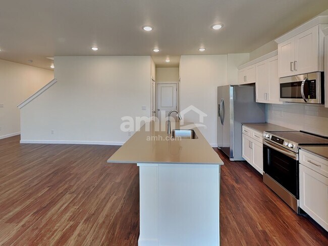 Photo - 1551 N Barkvine Ave