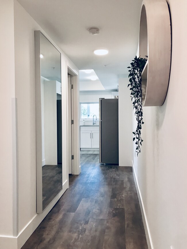 Building Photo - Magnolia House Apartments Unit 404