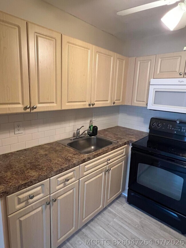 Photo - 173 Waltham H Unit 173