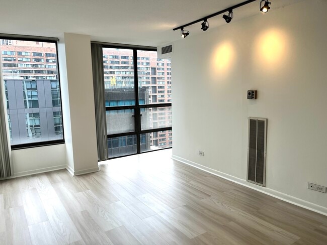 Photo - 230 E Ontario St