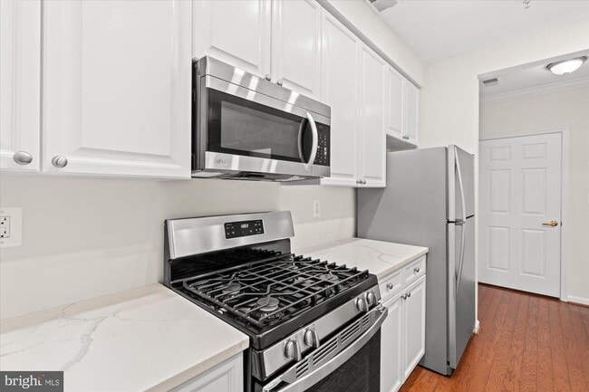 Photo - 5120 Donovan Dr Unit 308