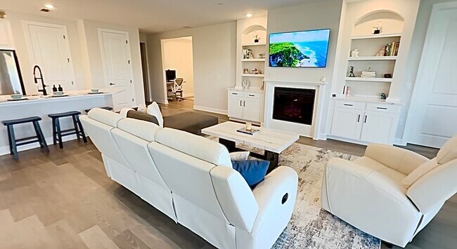 Photo - 15319 Lucerna St