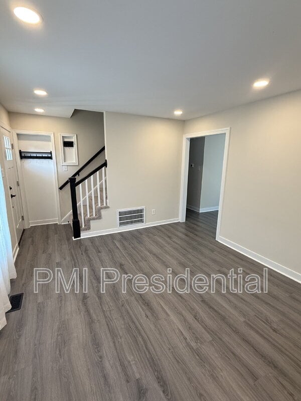 13702 Danbury Dr