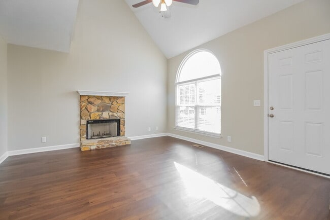 Photo - 3276 Clapham Rd