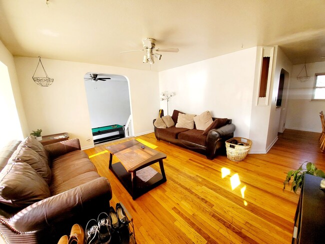 Building Photo - 910 Bungalow Ct Unit Whole house