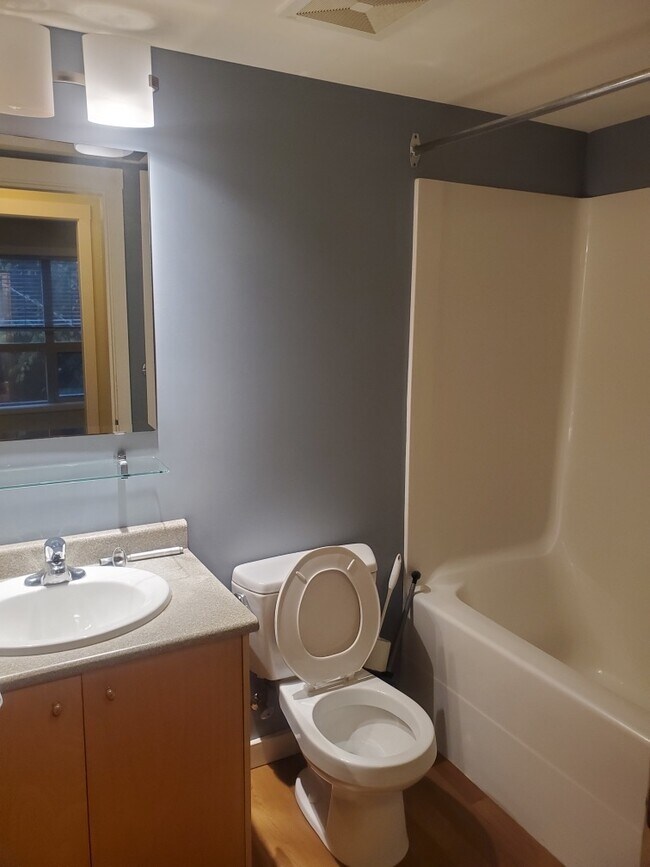 Photo - 250 Selby St