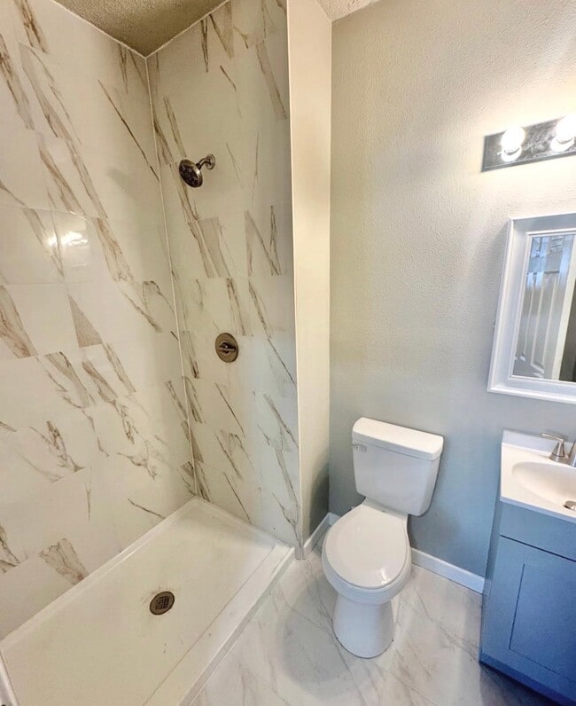 Photo - 904 W 13th St