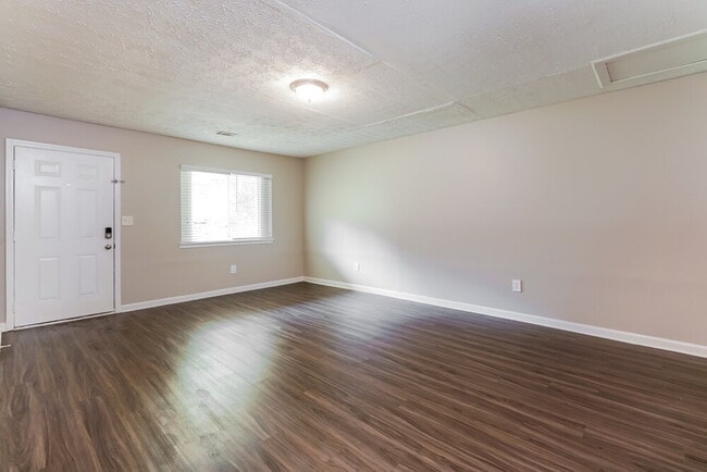 Photo - 8373 Warren Dr