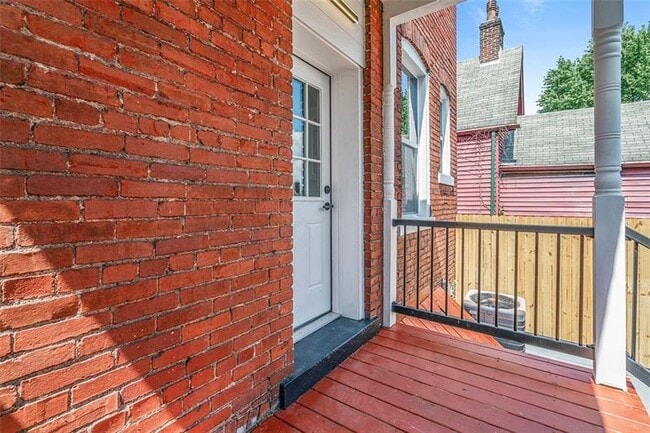 Photo - 295 38th St