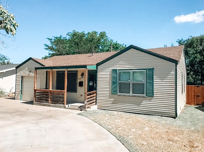Building Photo - 3818 33rd St Rental