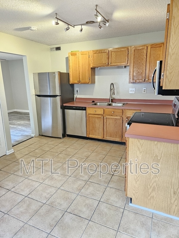 Photo - 1636 Hunters Trail
