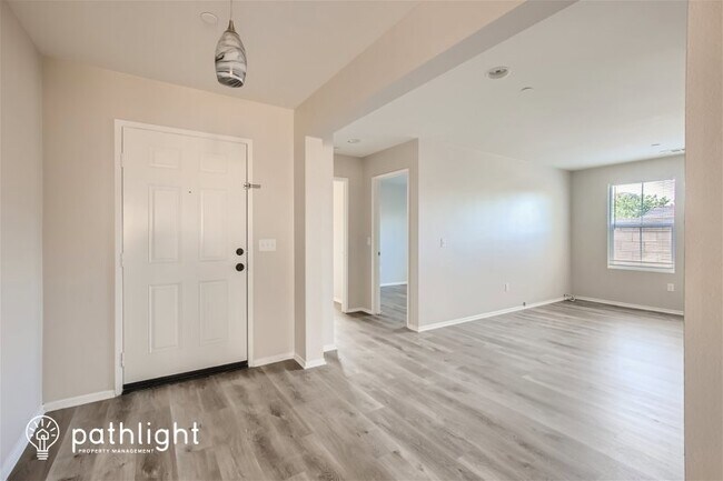 Photo - 577 Bailey Ln N