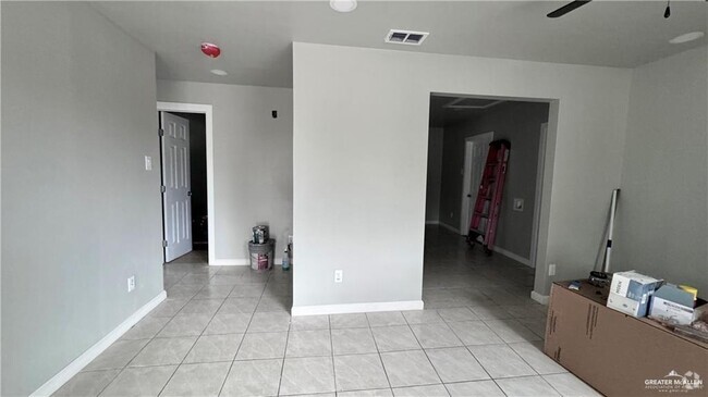 Building Photo - 116 N Resplandor St Rental