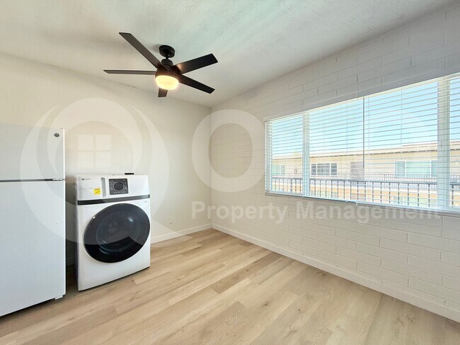 Photo - 25 E Eva St