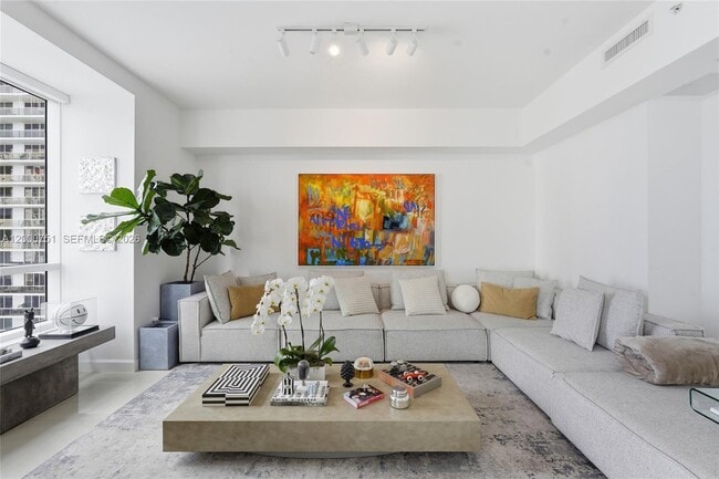 Photo - 601 NE 27th St Unidad 1506