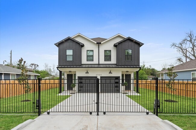 Photo - 6904 Covington Dr