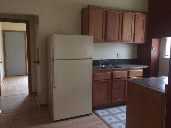 1002 W 4th St Unit 4
