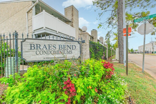 Building Photo - 10837 Braes Bend Dr