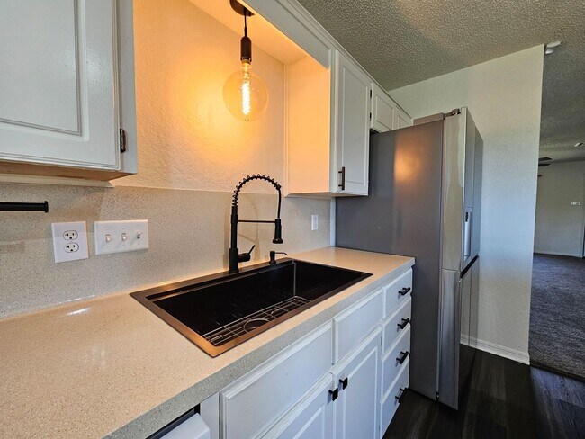 Photo - HUD / SECTION 8 ACCEPTED - RENT SPECIAL - AVAILABLE NOW!