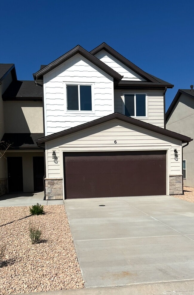 Building Photo - 3-Bed Townhouse Retreat with 2.5 Baths in ... Unit #6