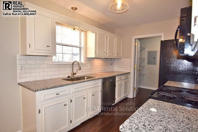 Photo - Amazing 4BR/3BA+BONUS Thompsons Station Cape Cod home, Williamson County schools!