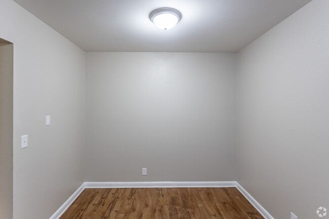 Newly Renovated Oak View Apartments