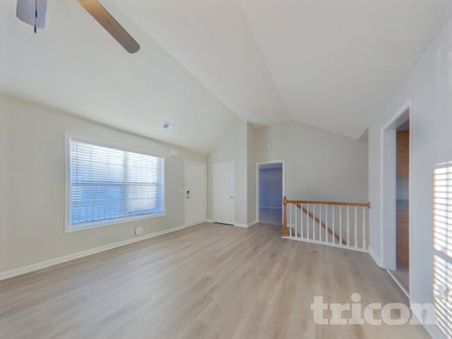 Photo - 15 Stable Ln