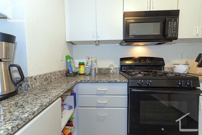 9/1/25 Glenville Townhouse - end unit! 5BR... - 9/1/25 Glenville Townhouse - end unit! 5BR...