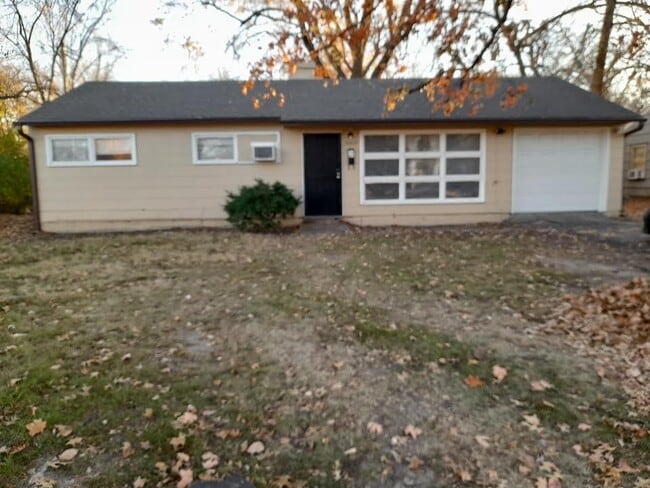 Building Photo - 7009 E 111th St