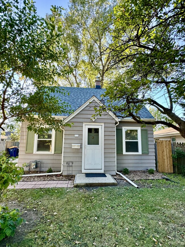Photo - 715 S 110th St