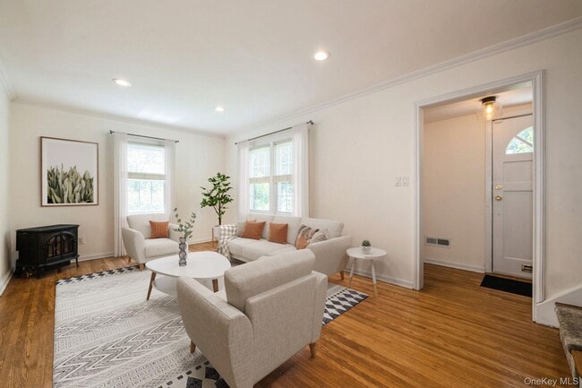 Photo - 212 Fernwood Terrace