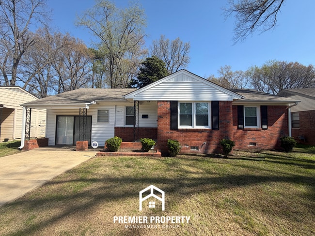 Building Photo - Spacious 1,967 Sq Ft Home in 38111 - Hardwood Floors, Fireplace & Fenced Yard