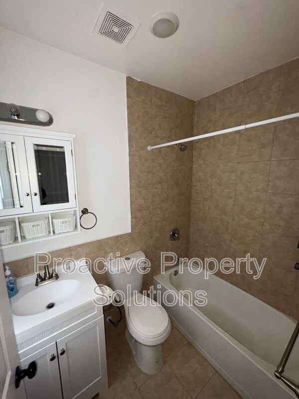 Photo - 730 N Main St