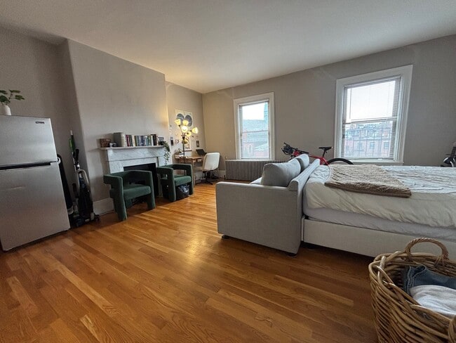 Building Photo - 82 Charles St Unit 4R