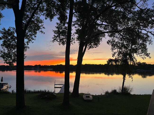 Photo - W1200 S Shore Dr Casa