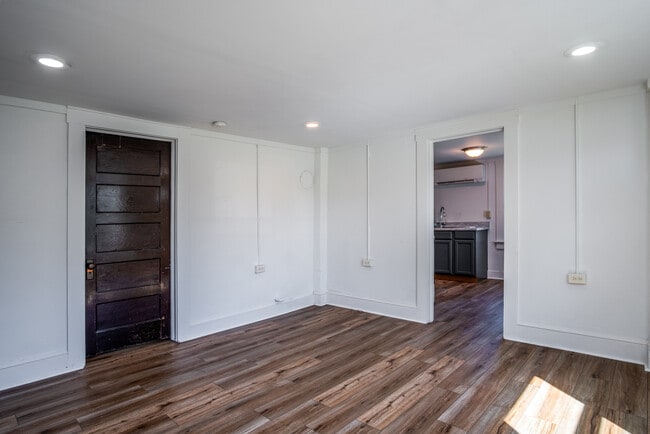 Photo - 445 S Broad St