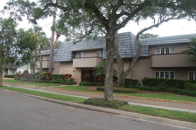 Photo - 1920 Woodcrest Dr Unidad 13