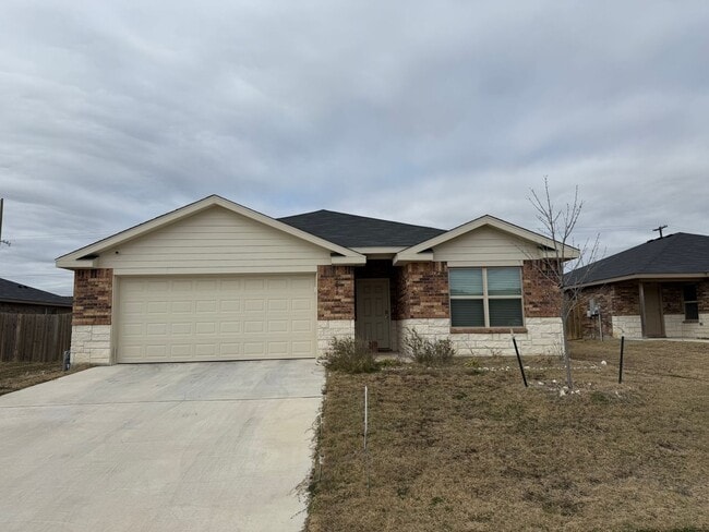 Building Photo - 3 bedroom 2 bath Smart Home