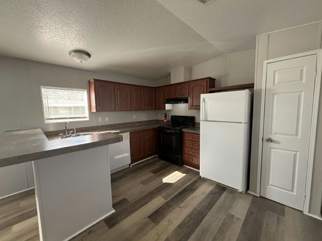 Photo - 4829 Wilkinson Way