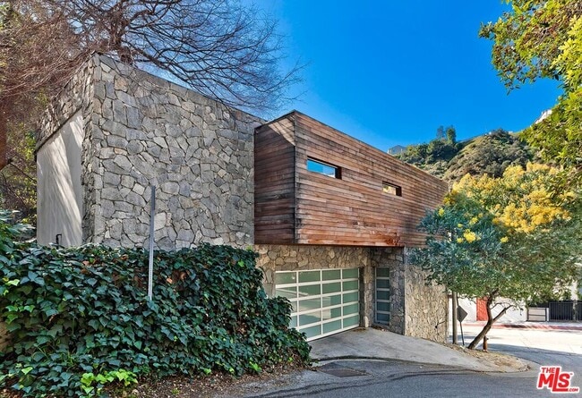 Building Photo - 1730 Mt Olympus Dr