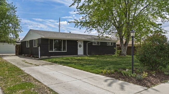 Photo - Charming and Quiet 3 bed Orem Home in Prime Location with Solar!!