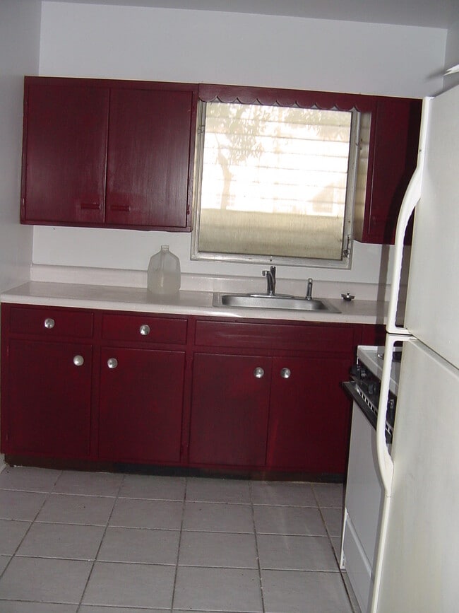 Photo - 725 Jackson St N